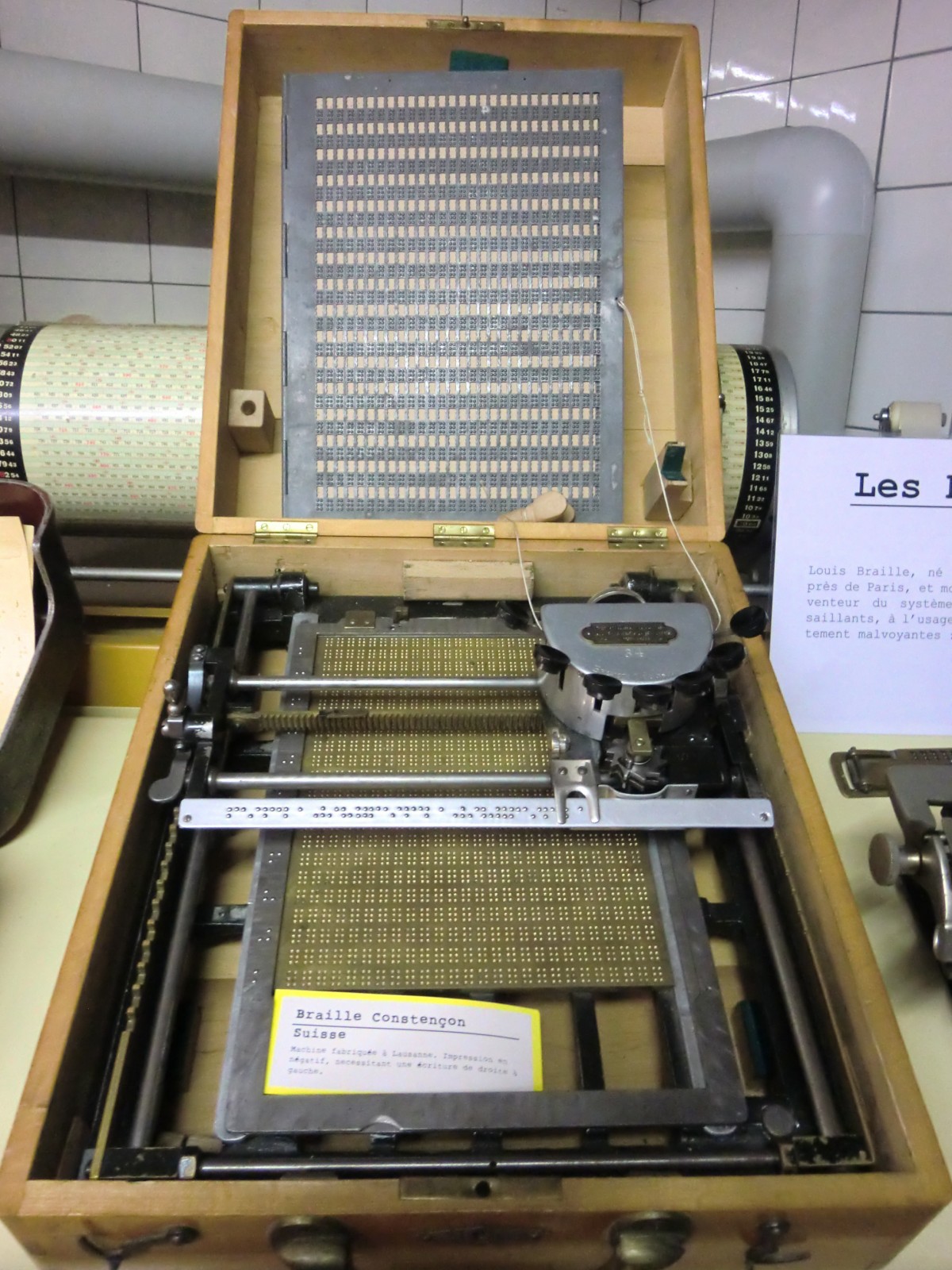 Fabuleuse machine à écrire en Braille ANCMECA